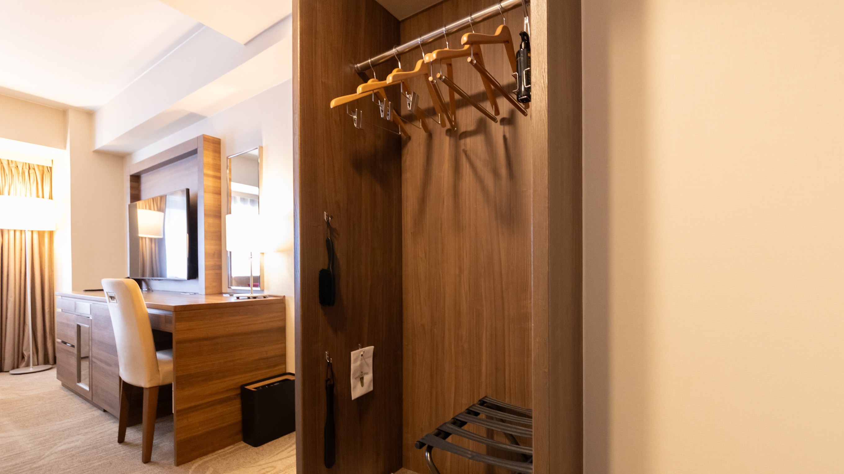 【EXデラックスツイン】ハンガーラック