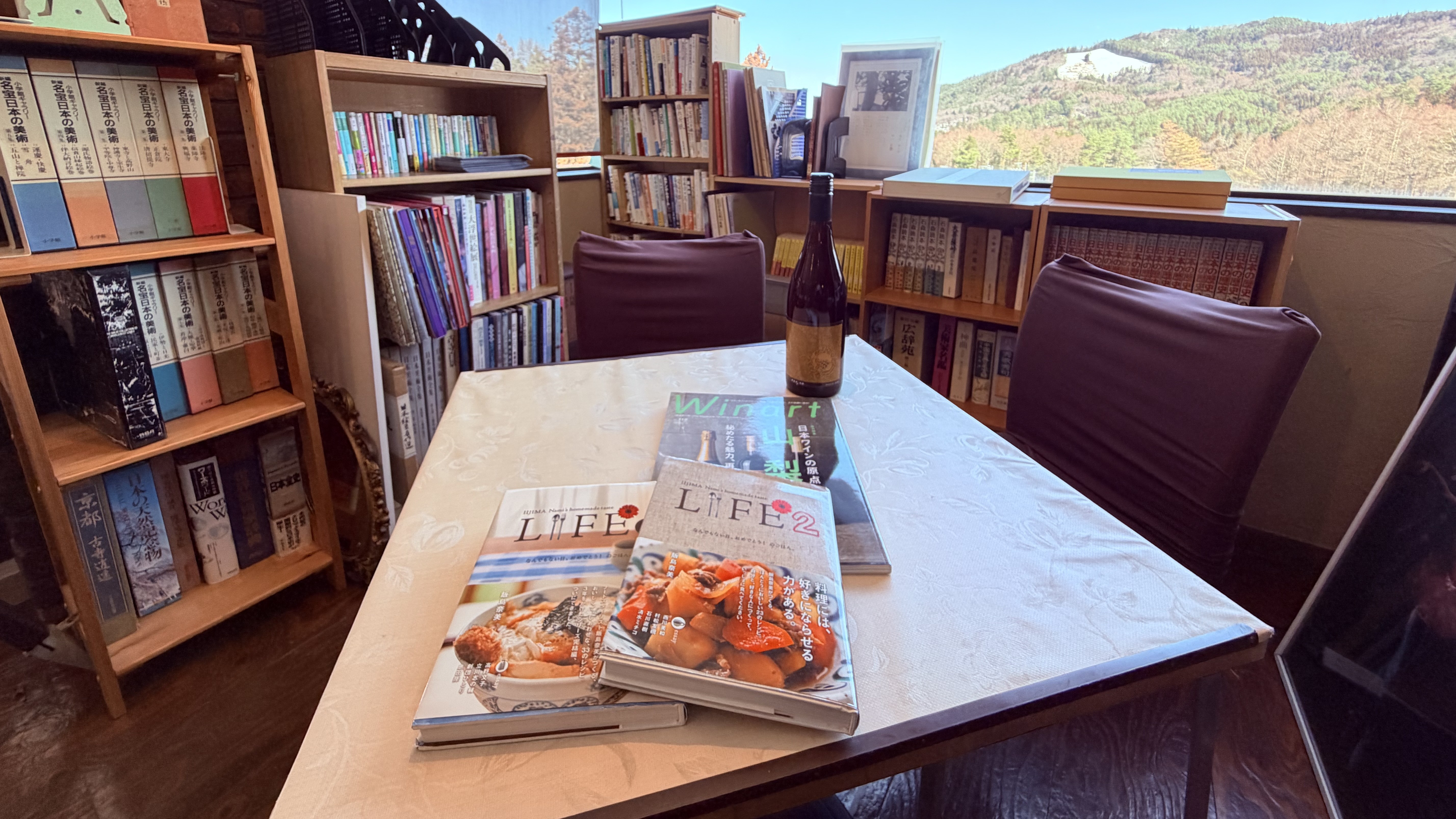 Wine Wall FUJIYAMA（bookコーナー）