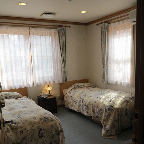 Simple twin room (no bathroom or toilet) [non-smoking]