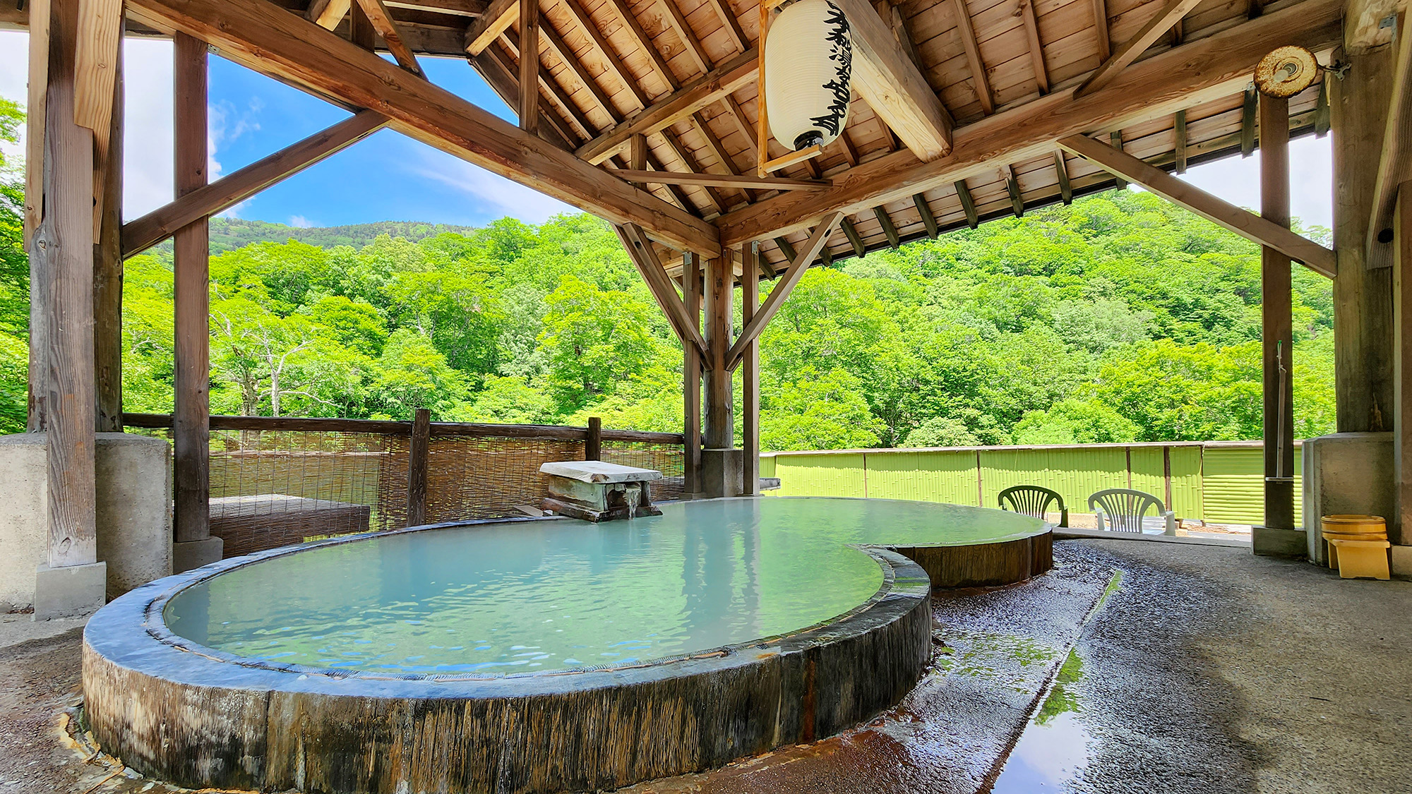 ＃展望露天風呂　眩いばかりの新緑、神々しいほどの紅葉。どの季節の入浴もおすすめです♪