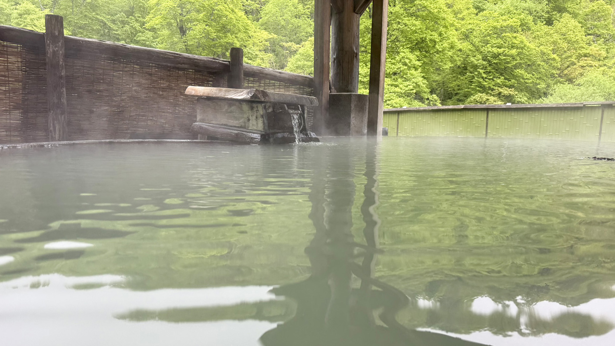 #温泉・展望露天風呂　高台に位置する展望露天風呂で、清々しい風と美景を堪能ください