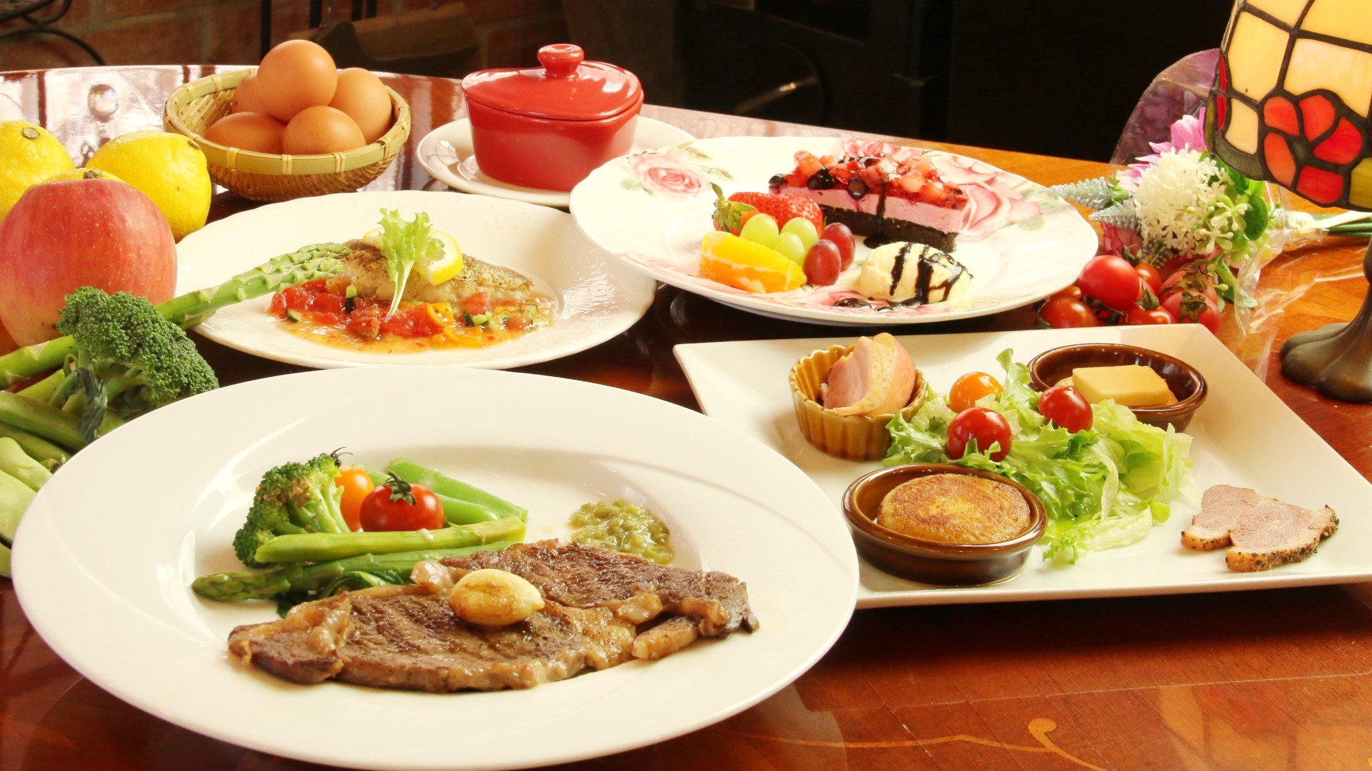 夕食　A5和牛ステーキ＋スープオムライスコースのお料理一例