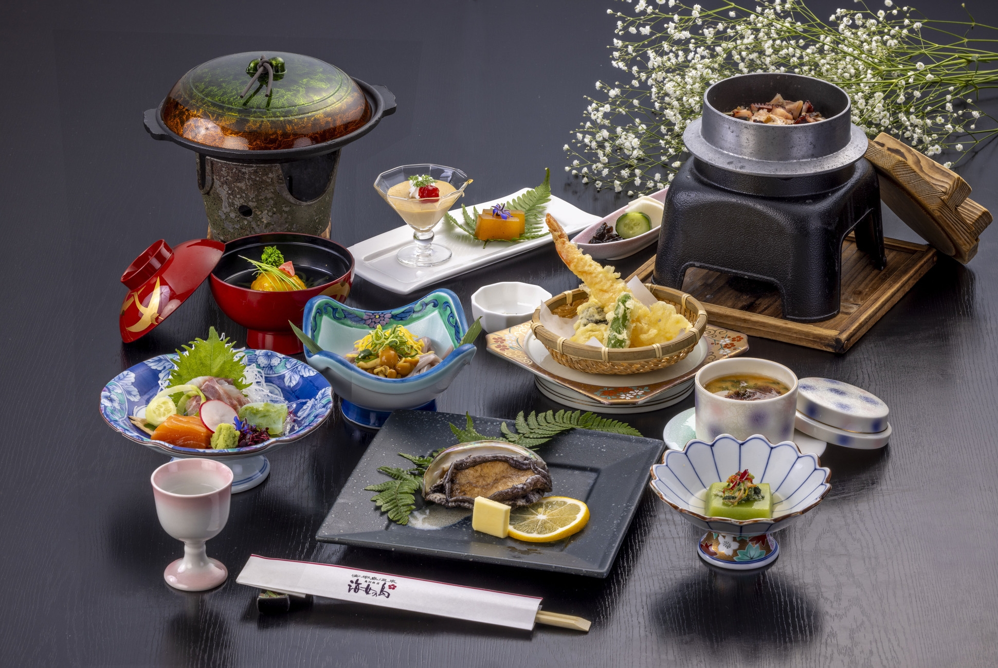 お日にち限定☆どのお部屋タイプでも和室と同料金☆最大4400円引きでご宿泊♪鮑付き11品の和会席