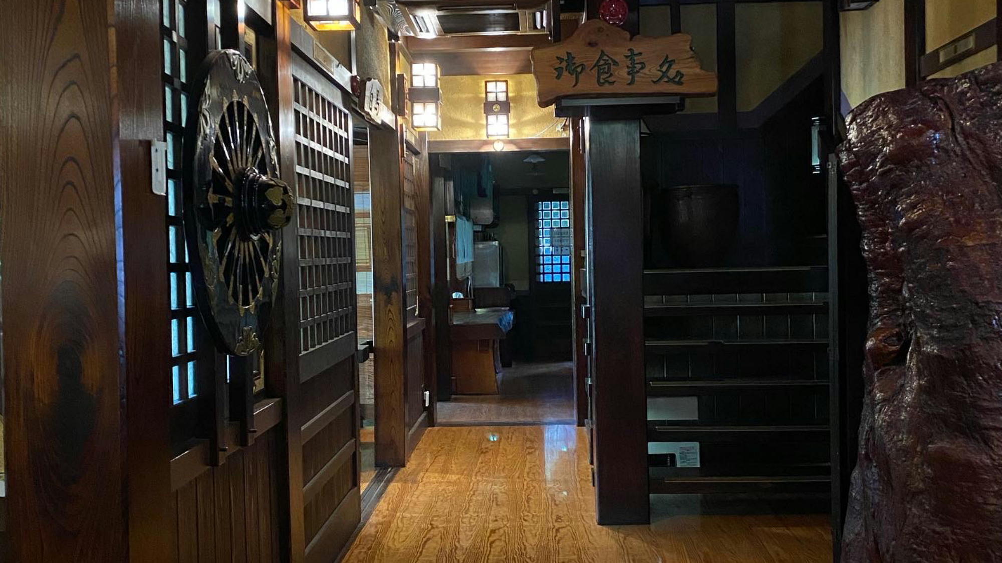 【館内】