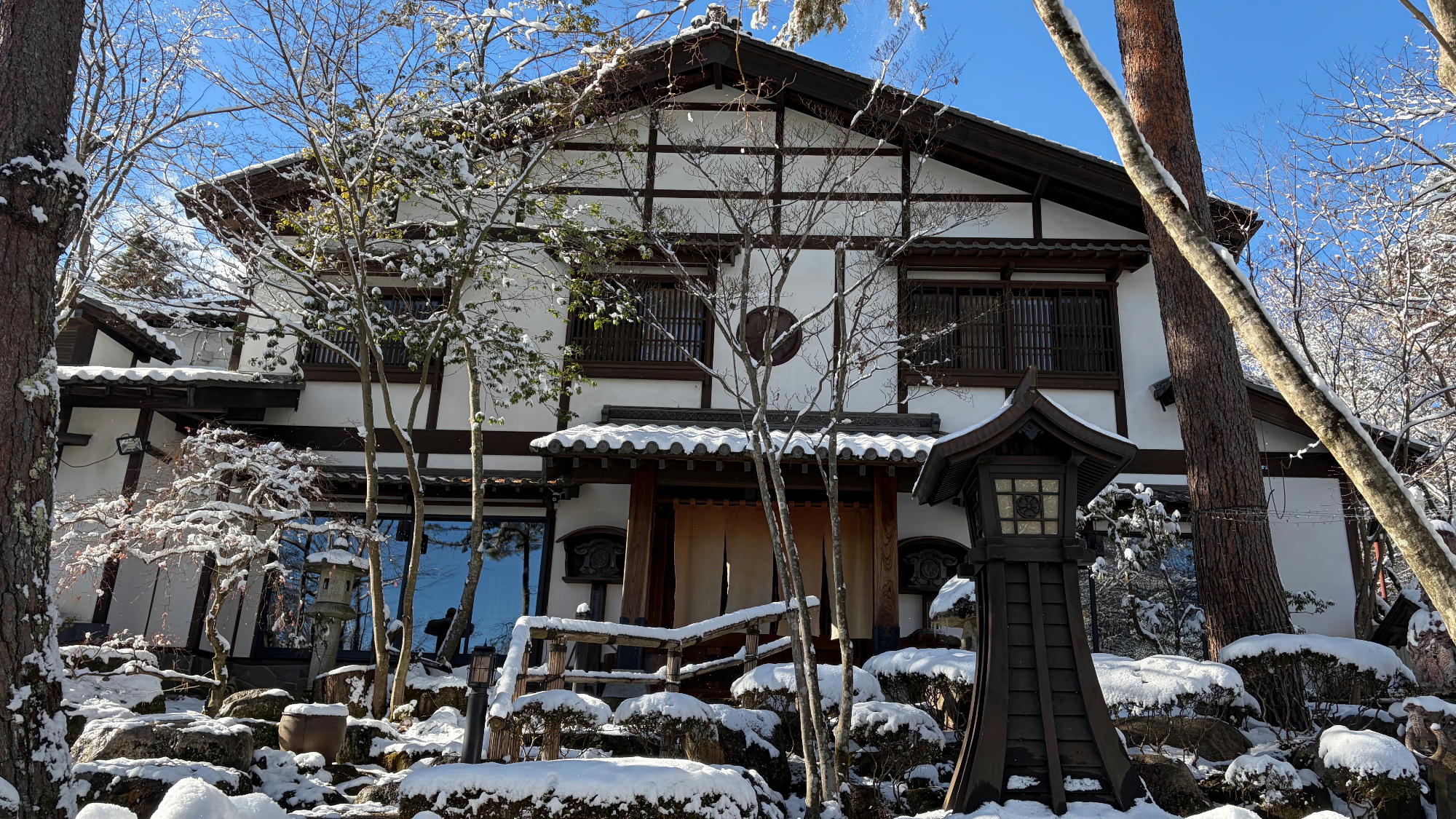 雪化粧した穂高城