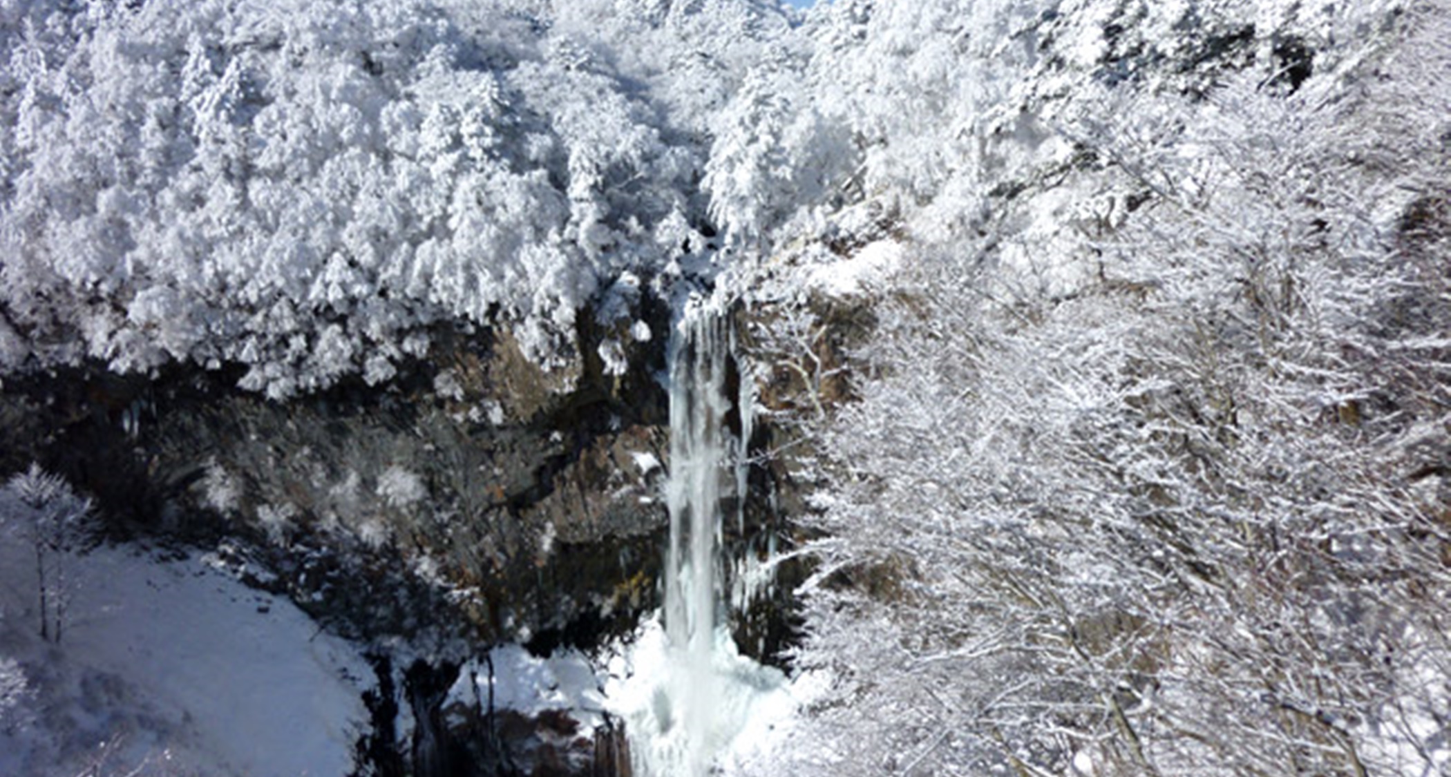 *【冬】華厳の滝│幻想的な白さに包まれます。