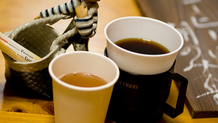 *湯上りに黒豆茶（温・冷）、朝はコーヒーのサービスあり
