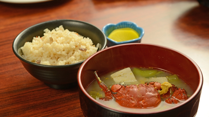 *【夕食一例】炊き込みご飯とお味噌汁