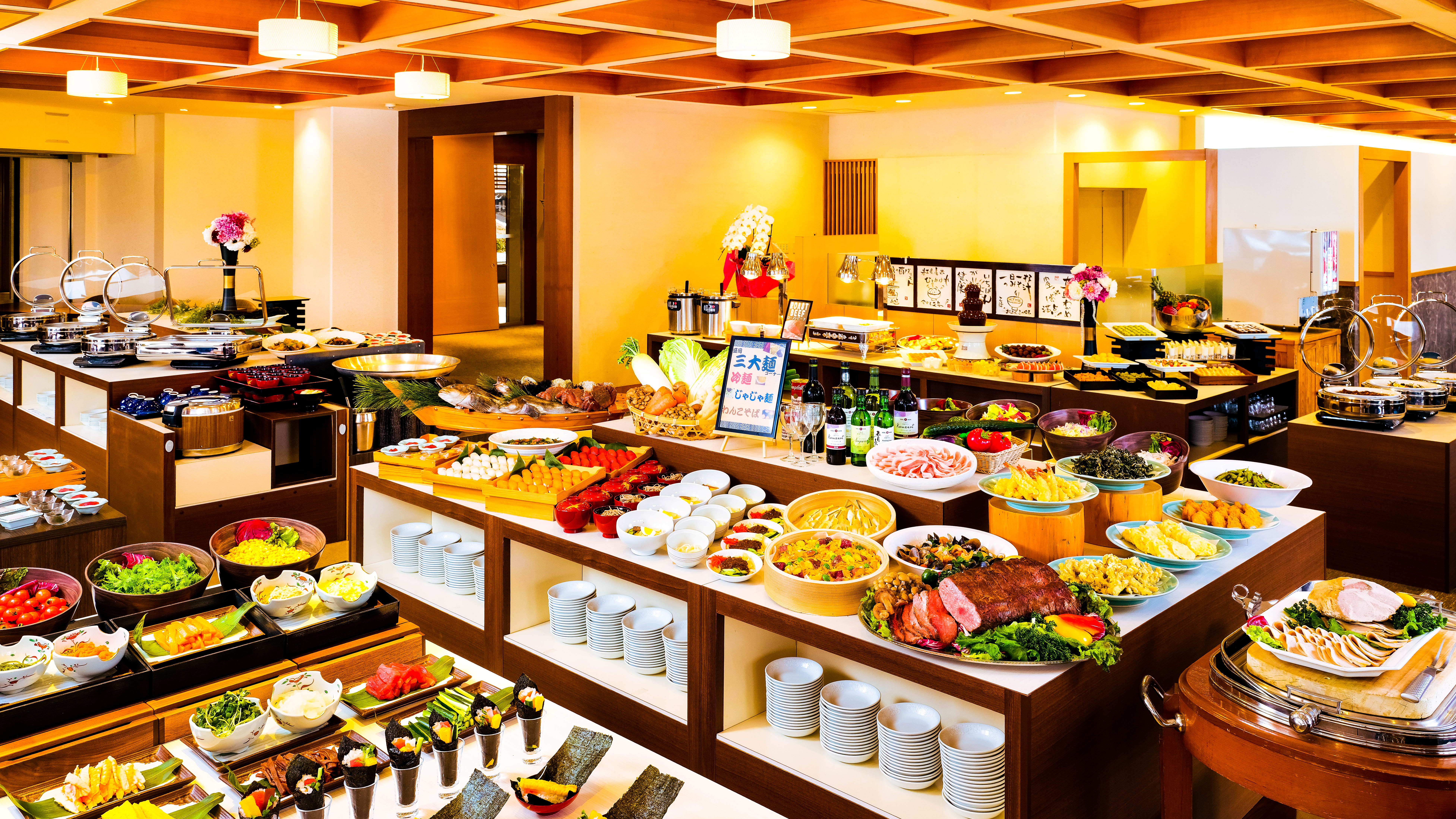 三陸の鮮魚を使った料理をはじめ、名物『大鍋』、南部田舎漬け、わっぱ飯など『東北6県の食材・郷土料理』