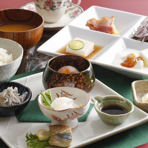 【朝食付】和洋のWプレート朝食で大満足♪朝日の降り注ぐレストランで1日の始まりを。