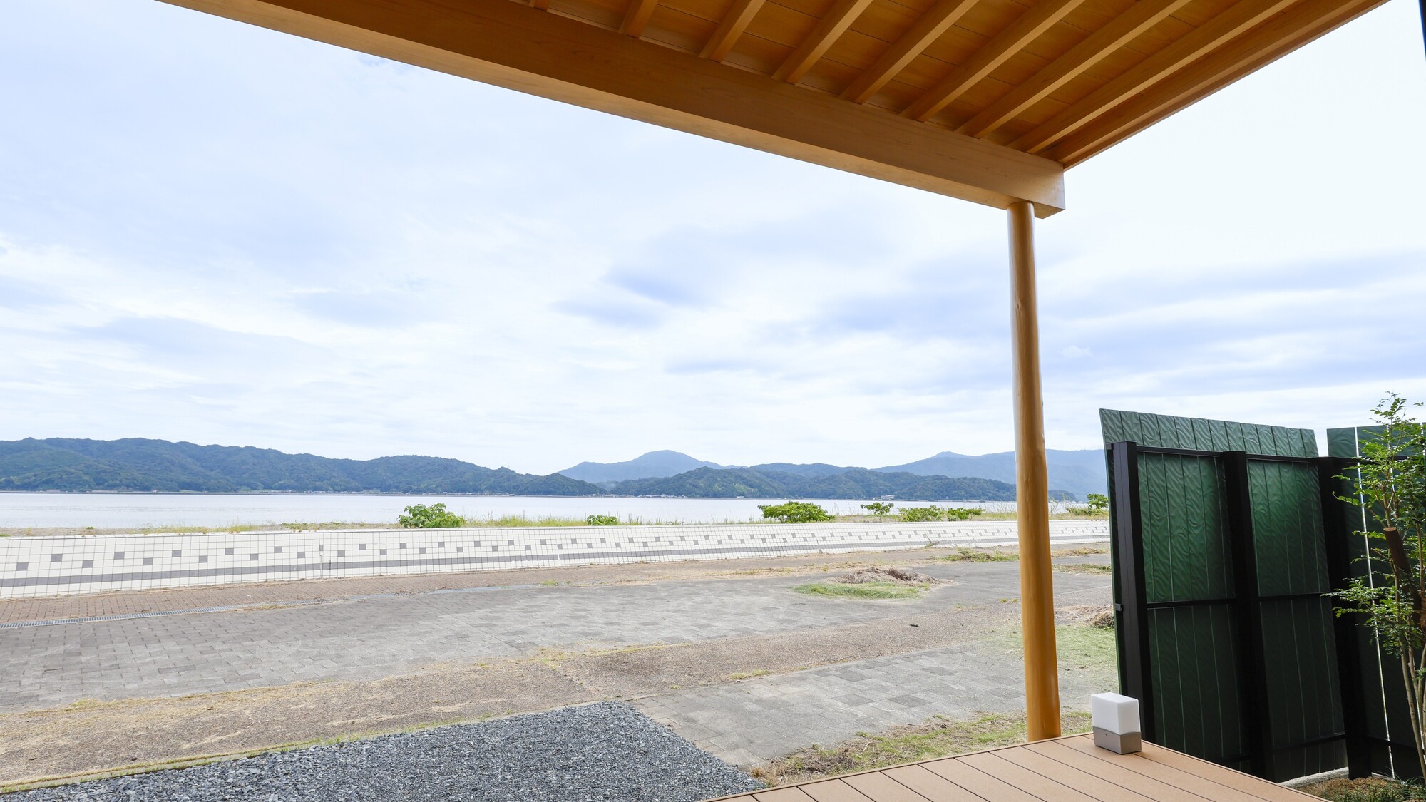 宮津湾を目の前に望む開放的なプライベートテラス