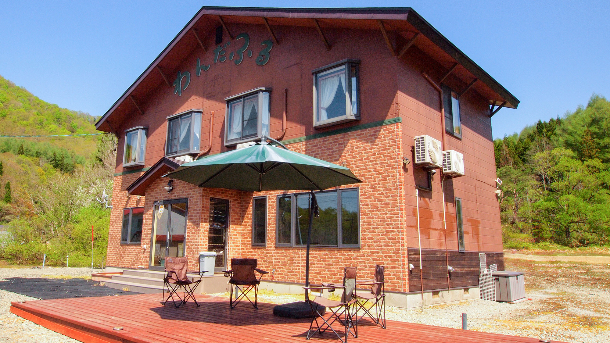 #外観　愛犬とテラス席で何をして過ごしますか。