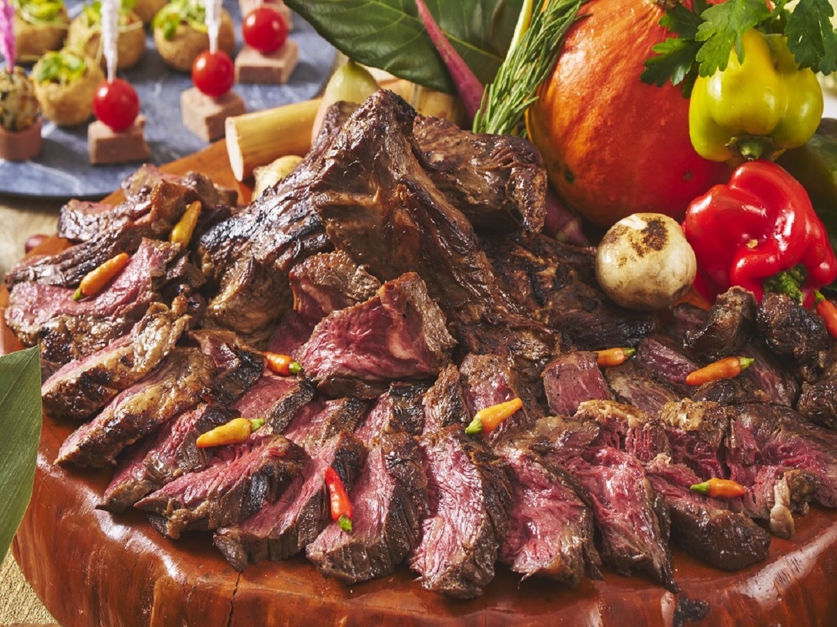 ◆17時30分スタート◆季節の沖縄グルメを堪能♪夕・朝食付プラン