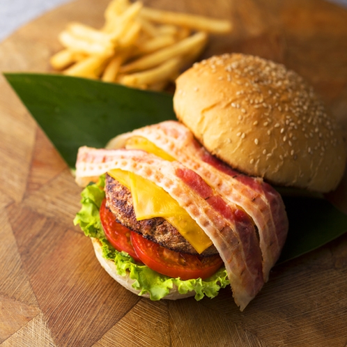 【アラカルト／昼食、夕食】 シグネチャーベーコンチーズバーガー