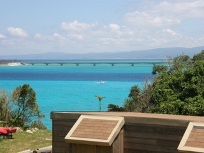 魂喜村の青い海
