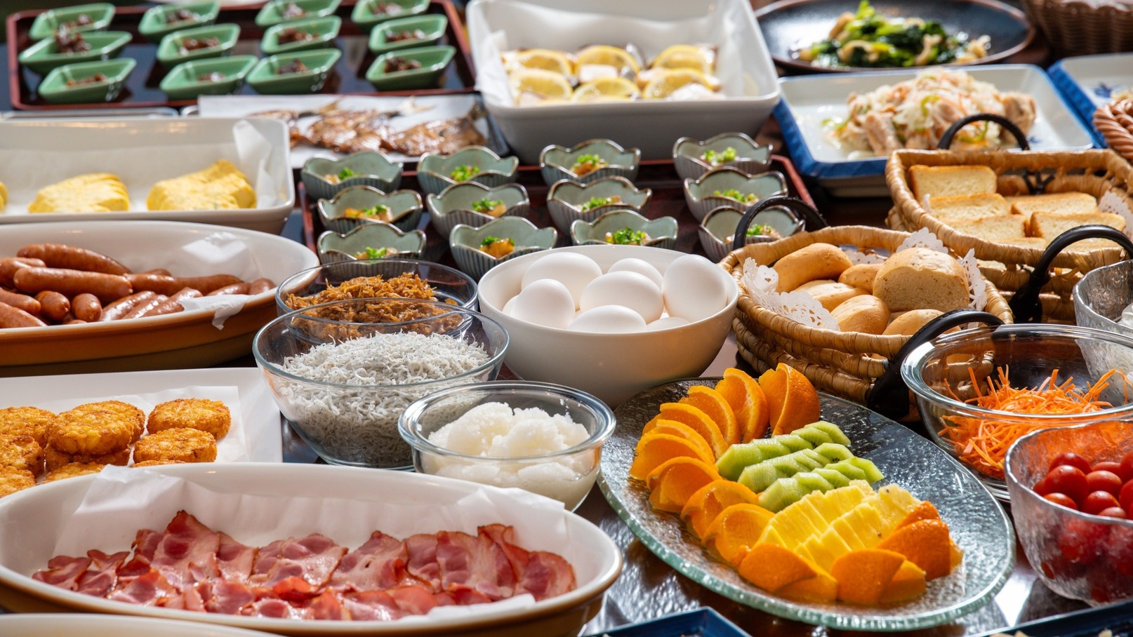 【期間限定／1泊2食】★3種類から選べる夕食が無料★朝食は和食派＆洋食派も大満足な約30種バイキング