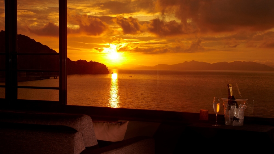 【客室】窓から望む夕日