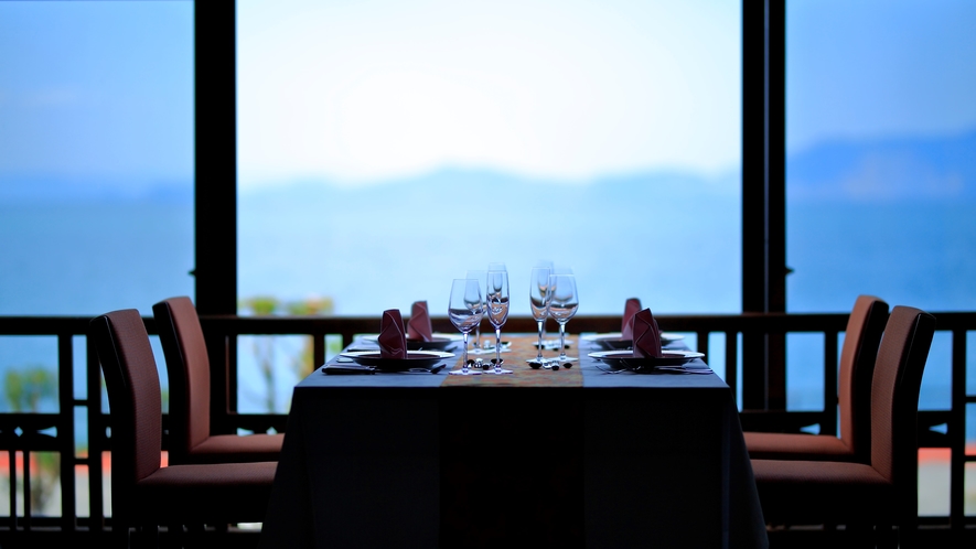 【レストラン】美しい海を眺めながらお食事が楽しめます