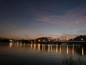 河口湖の夕暮れ