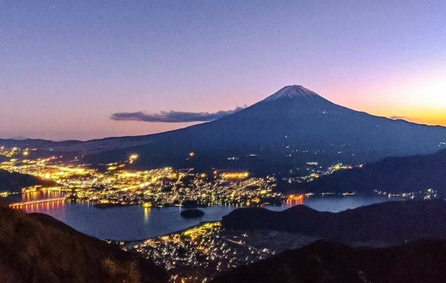 河口湖大橋からの富士山夜景