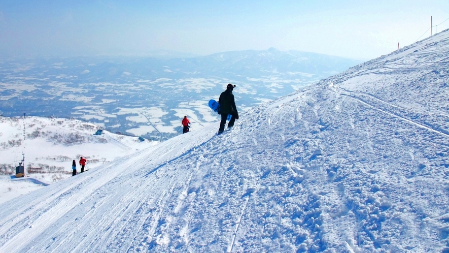 高い晴天率に良質な雪が魅力の菅平高原スノーリゾート！天狗ゲレンデお向かいのホテル亀屋へ♪