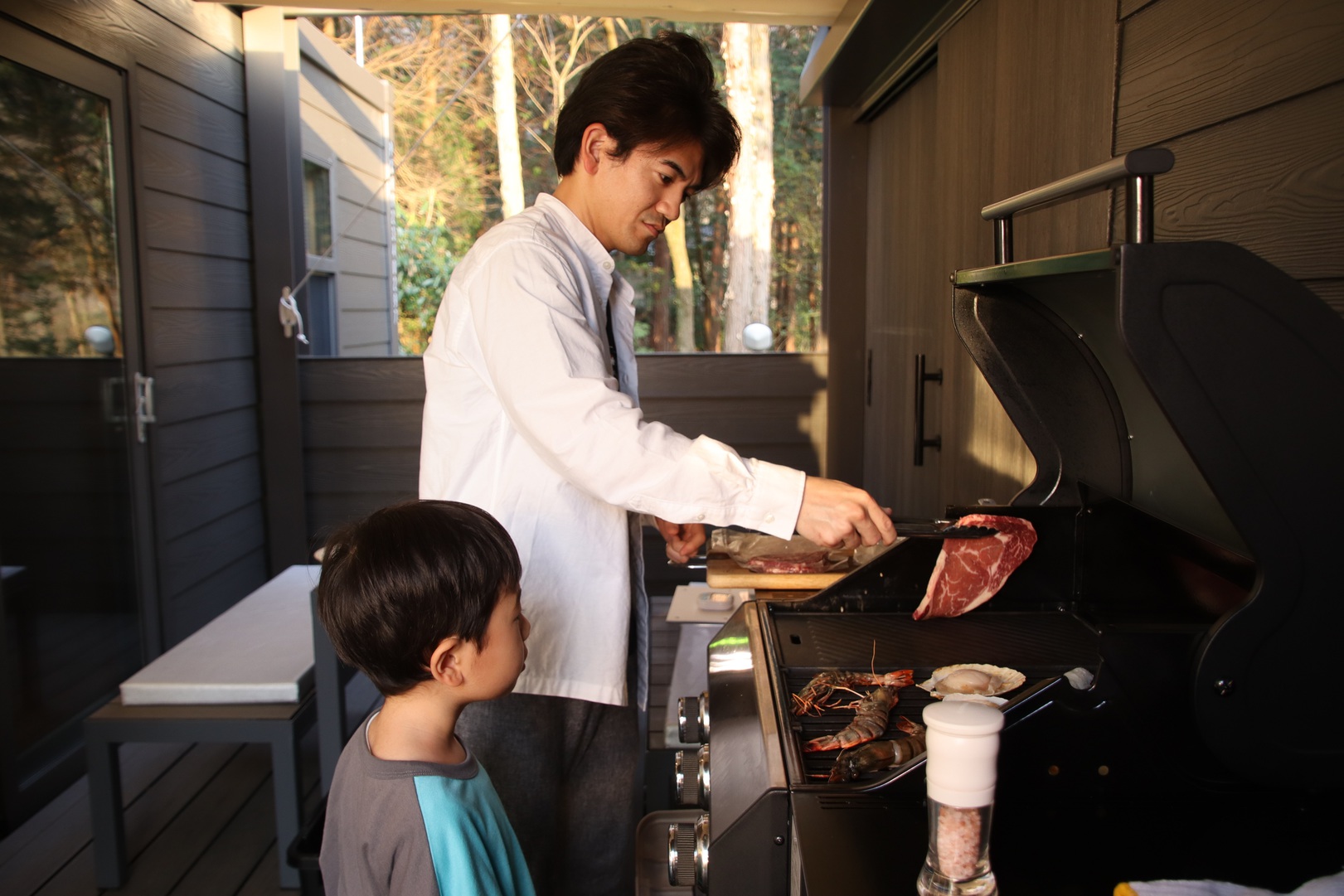 森の中のグランピング＆温泉でのんびり｜リブロースステーキBBQディナー＆モーニング