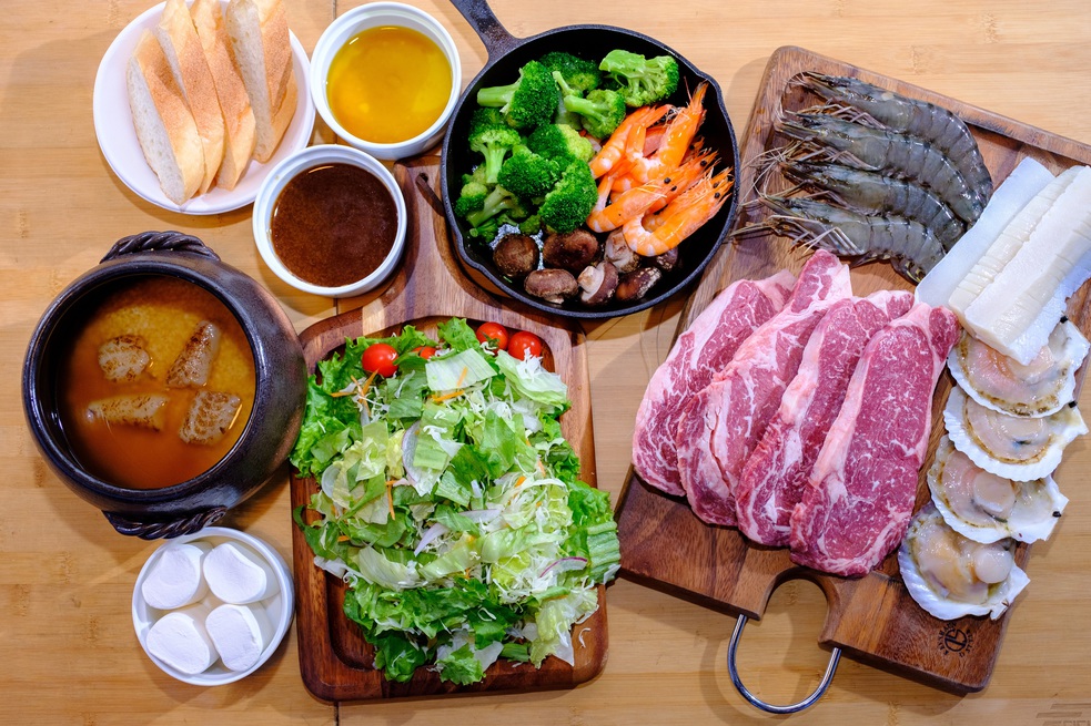 【学生限定】アイス付★森の中のグランピング＆温泉でのんびり｜リブロースBBQディナー＆モ-ニング