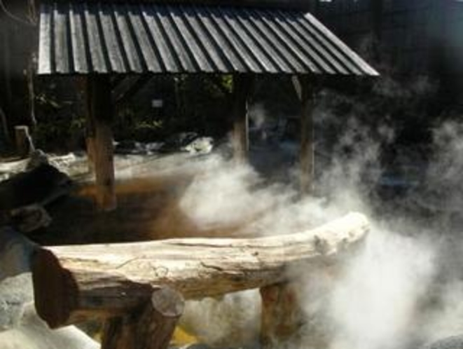 寒い冬も、あったかい温泉でぽかぽか♪露天風呂は、露天風呂作りの名人、黒川温泉の後藤哲也氏監修。