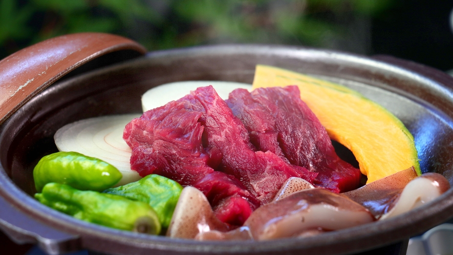 【海鮮会席】季節の食材を陶板焼で！タレを付けてお召し上がりください♪