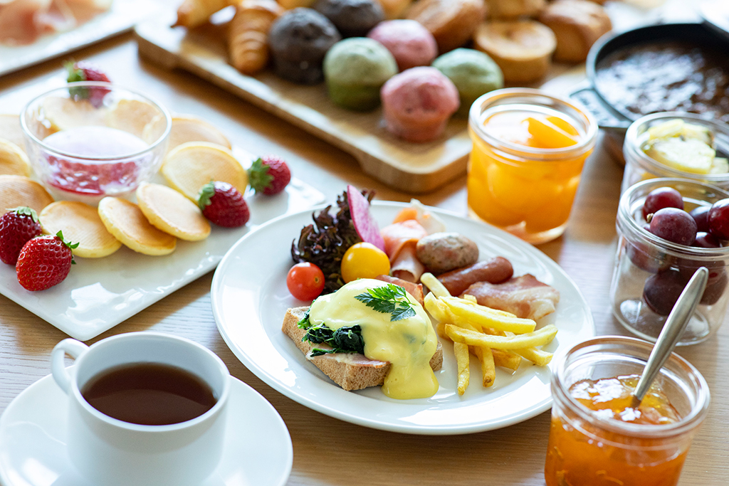 朝食は20階サザンタワーダイニングにて、洋食中心のブッフェをご用意しています