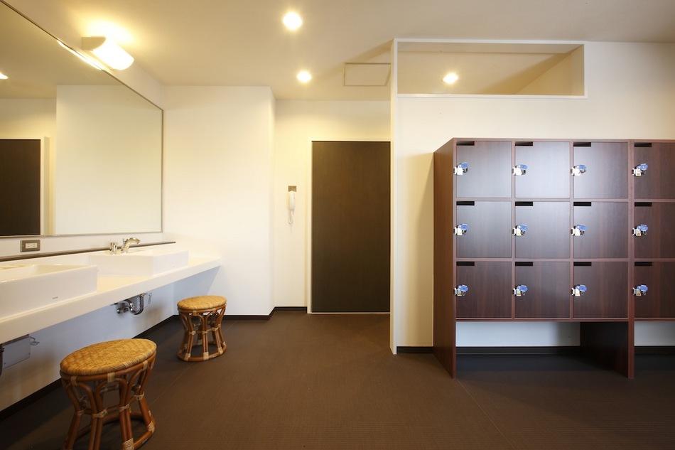 [Large bath changing room]