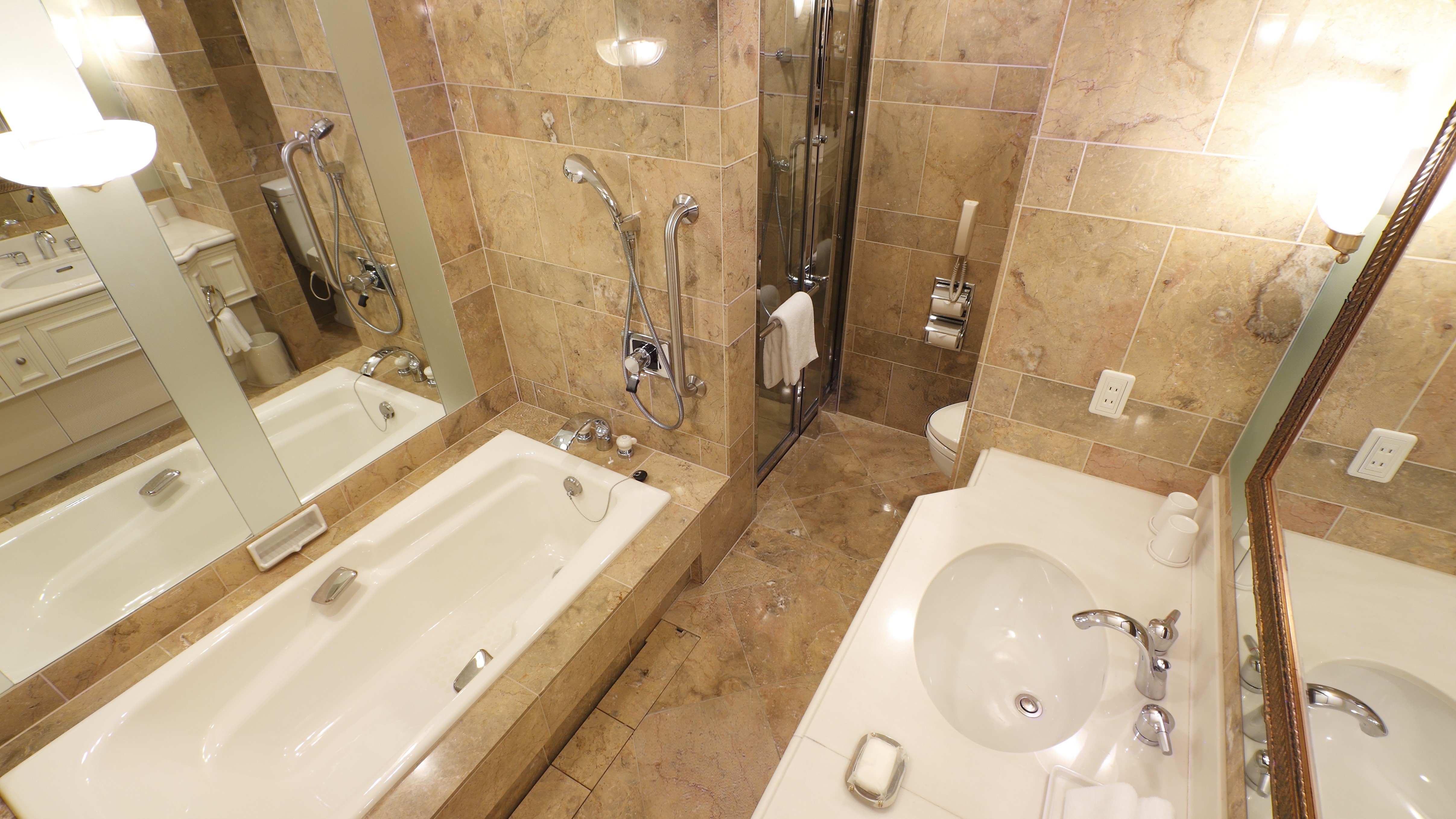 ■　ロイヤルスイート のバスルーム　■