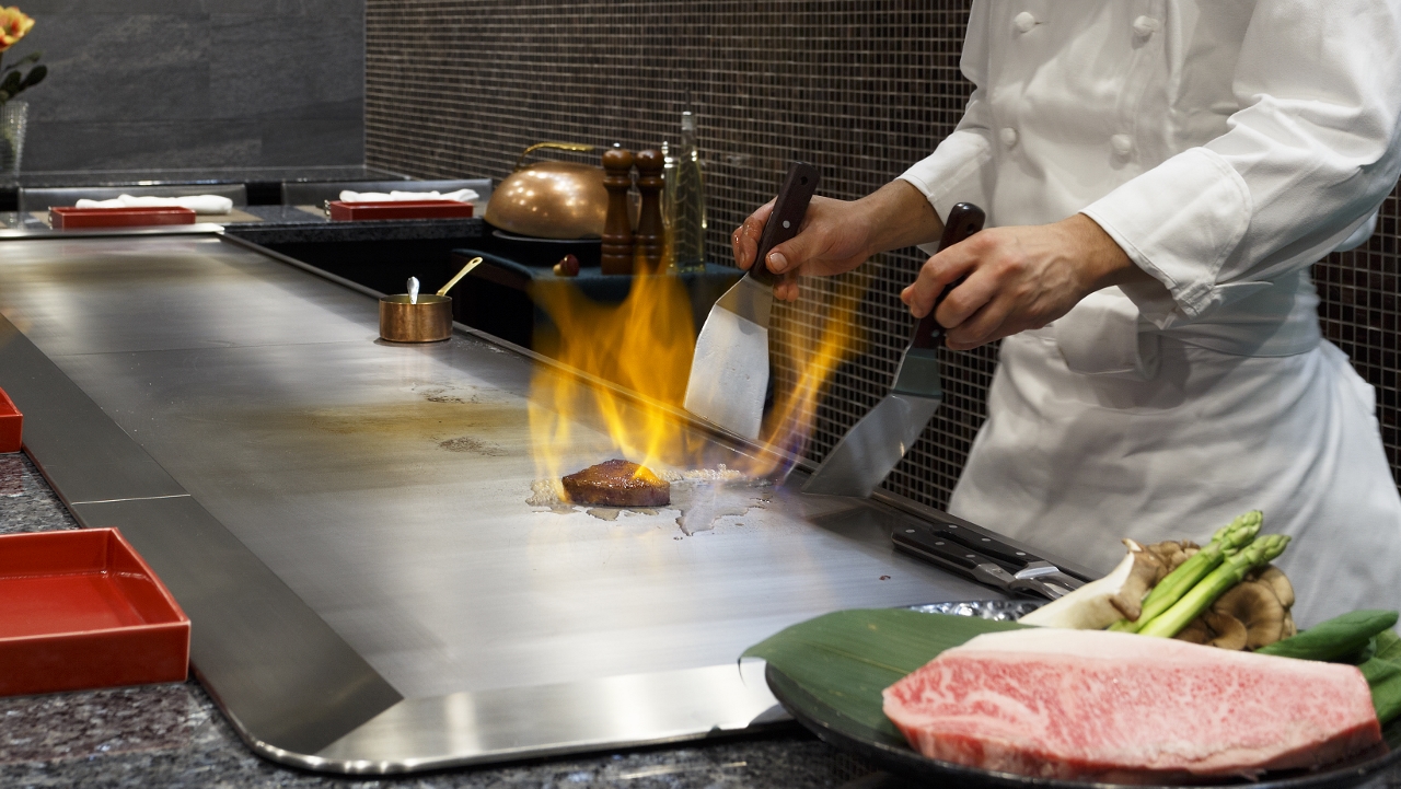 ■鉄板焼 和（NAGOMI）■目や耳・舌で楽しむ鉄板焼　目の前で踊る食材をご賞味ください。　イメージ