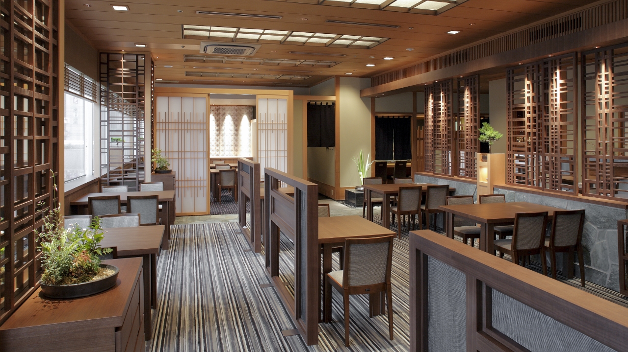 ■和食堂『欅』（けやき）■目と下で楽しむ四季折々の旬の素材をいかした和食堂はホテル2階