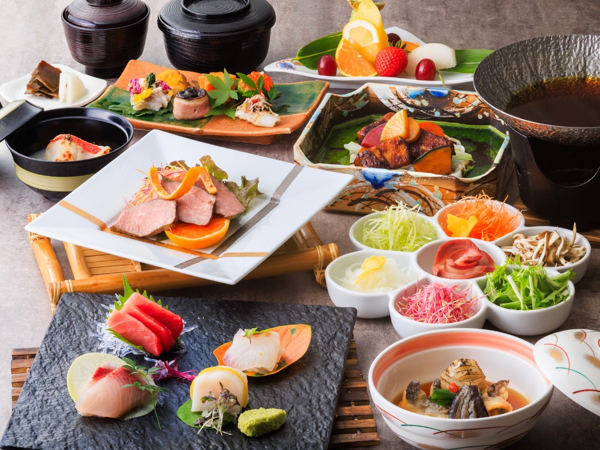 和食会席「荒磯」プラン｜1泊2食｜夕食は宴会場（工事期間中に付き、夕食会場へのエレベーター使用不可）