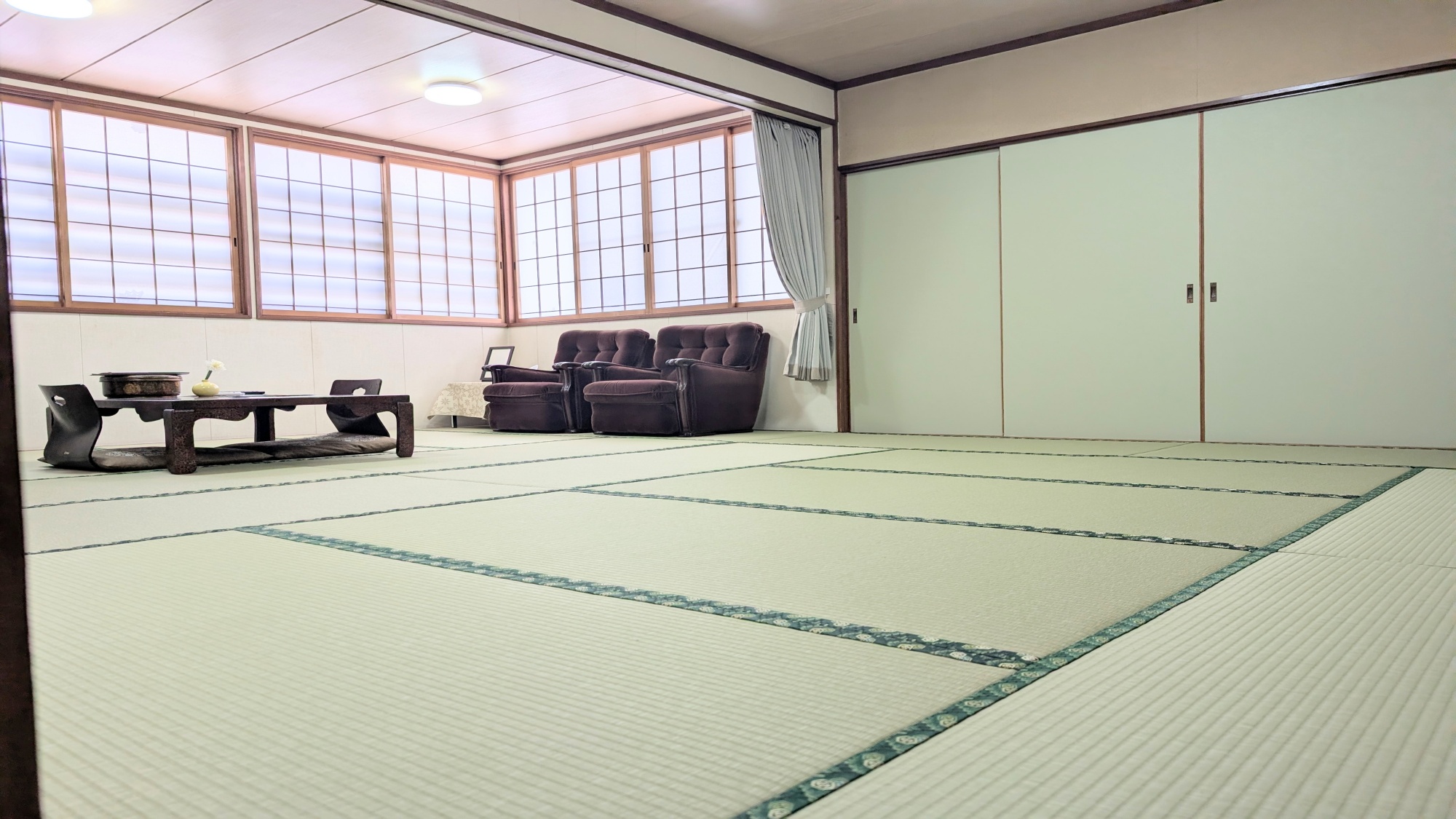 *［客室一例］移動が便利！ゆったりとした広さ１階１７畳和室