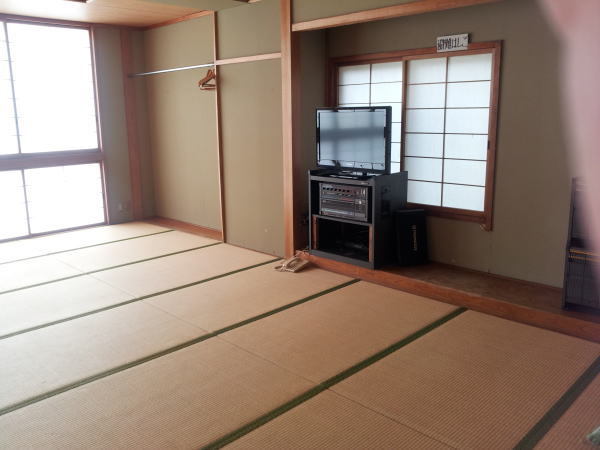 Large room (can be continued for 2 rooms)