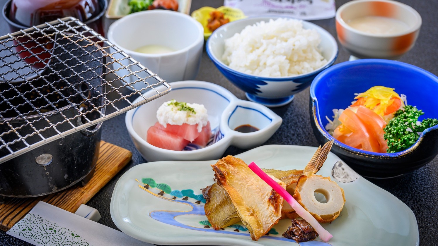 【1泊朝食付】源泉かけ流し温泉と田舎のほっこり朝ごはん！無料駐車場＆Wi-Fi完備〇ビジネス・一人旅