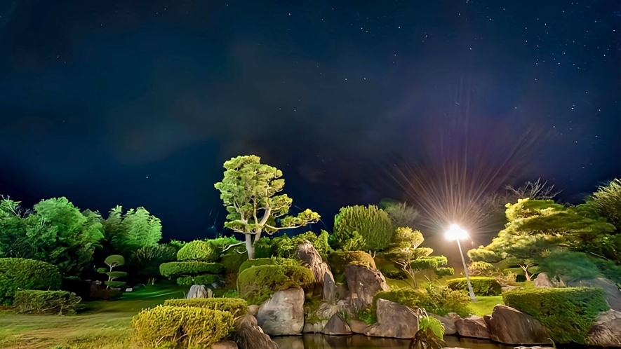 【星取県の夜空】一年を通して天体観測に適した鳥取県。晴れた夜は露天風呂から満天の星空が見えます。