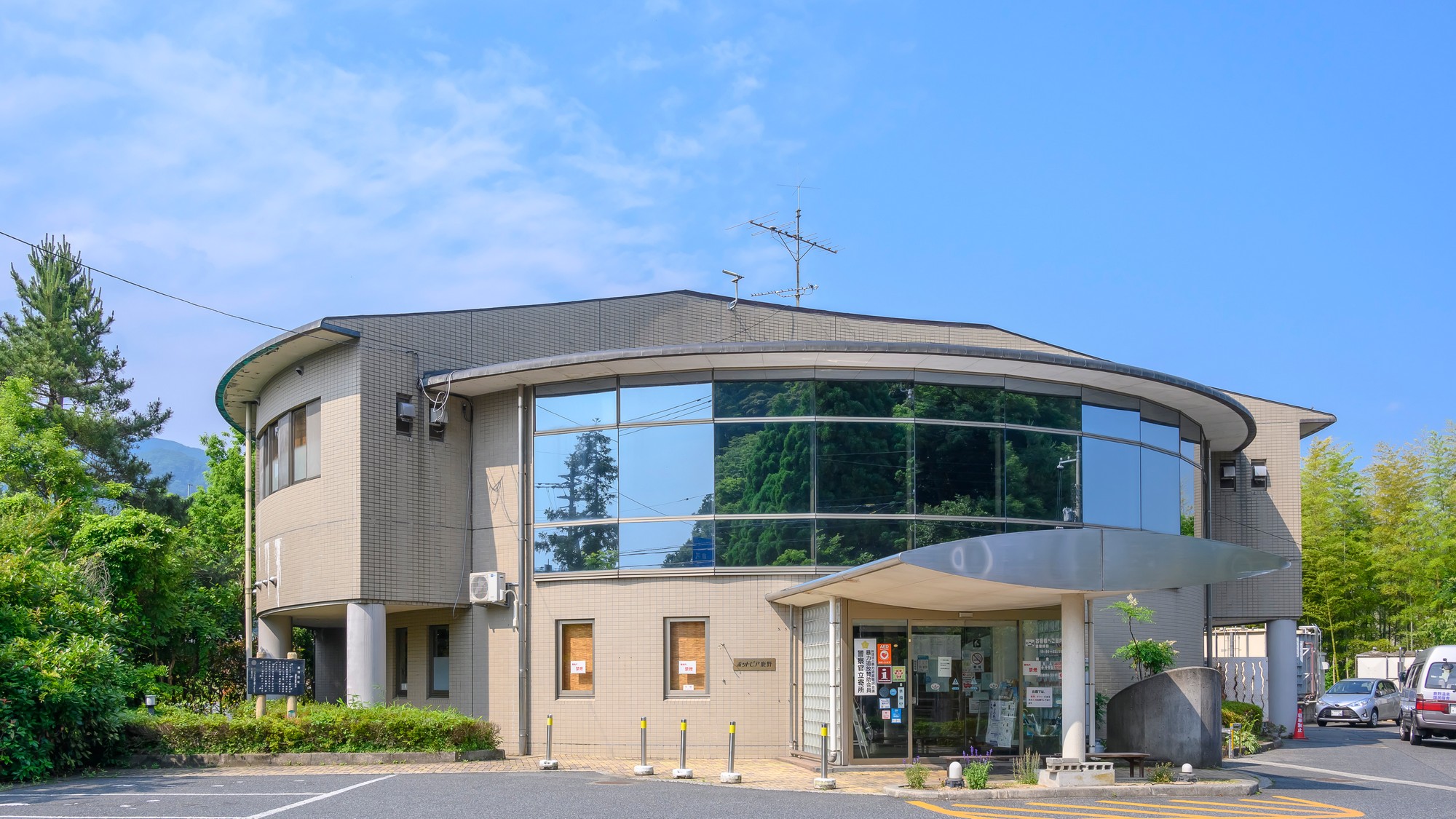 【温泉館ホットピア鹿野】山紫苑より車で3分、サウナや気泡風呂を気軽に楽しめる日帰り温泉施設です。