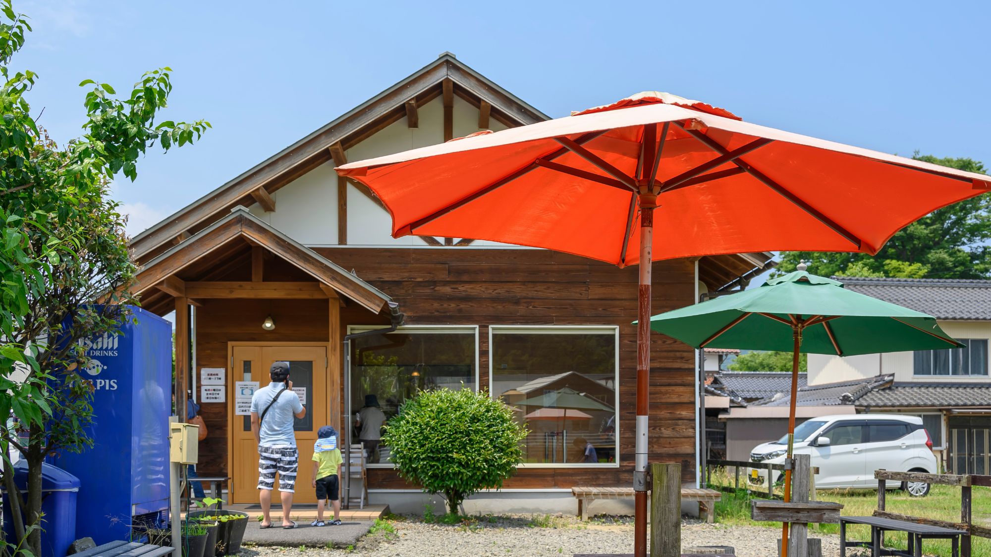 【田んぼの中のアイス工房】ログハウス風の可愛いお店。