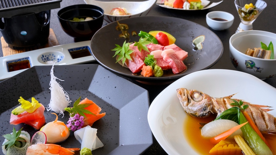 【美味少量会席コース】鳥取の海の幸、山の幸を贅沢に用いた美味少量会席をご賞味ください。