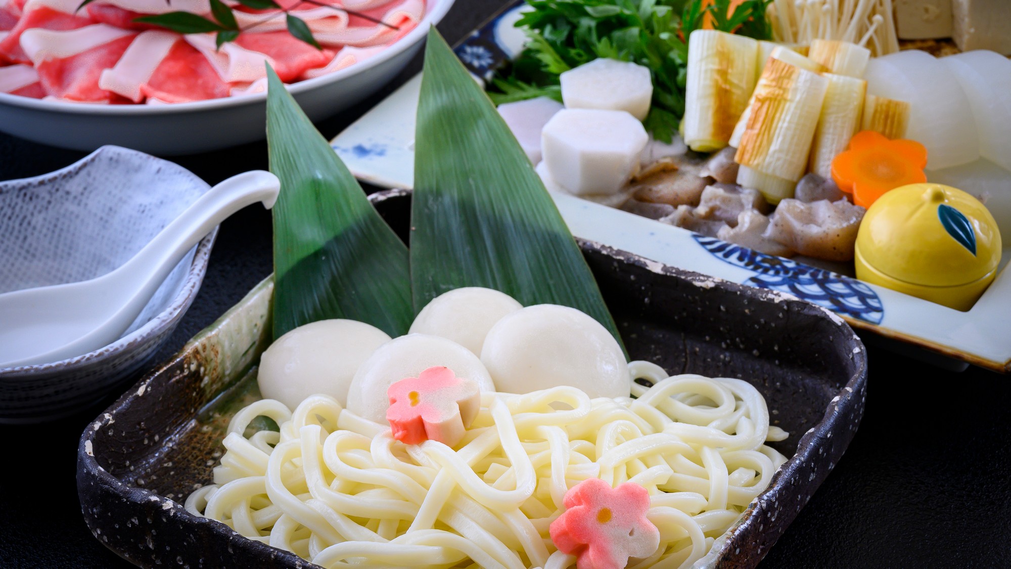 【因州しし肉ぼたん鍋コース】味噌仕立てのお鍋は地物野菜とも相性抜群。〆はうどんです。