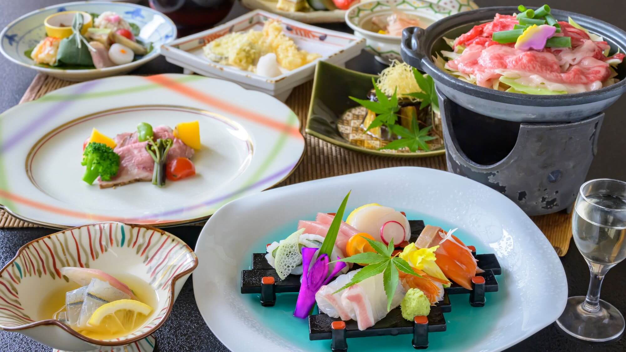 【特選会席料理コース】特選食材をふんだんに使ったグレードアップ会席です。鳥取の美味をご賞味ください。