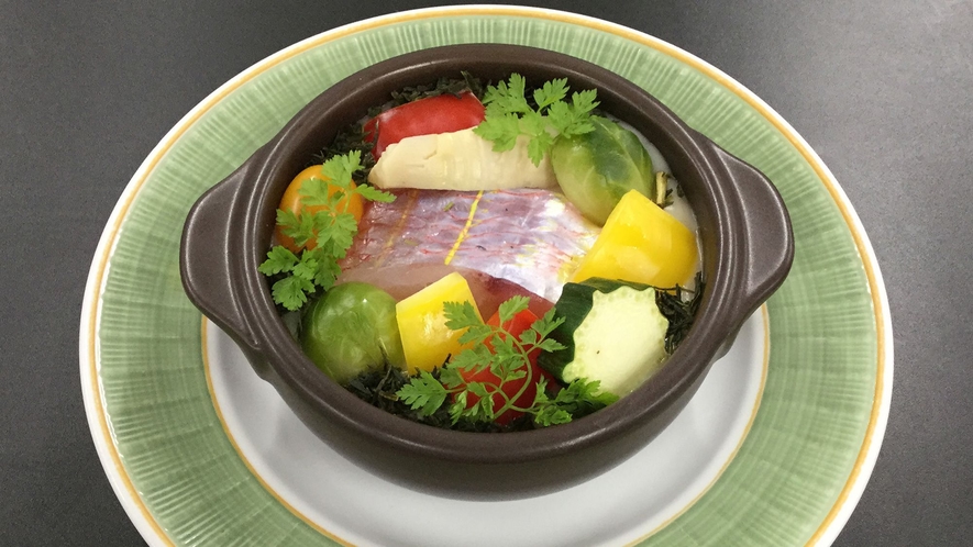 【3～5月会席 桃】長崎県魚いとより鯛と春野菜の緑茶グラタン