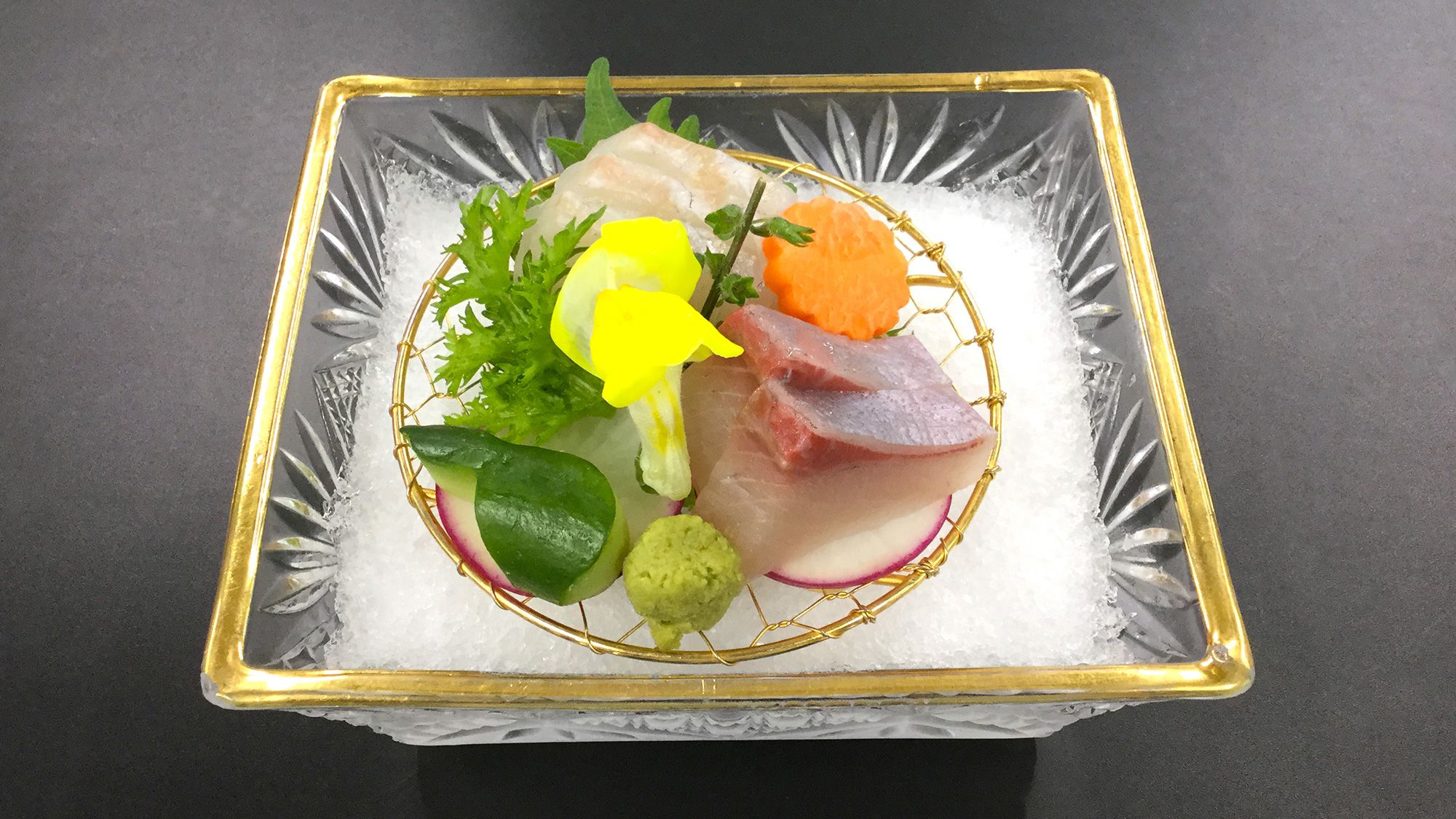 ◆26夏【6～8月会席 梅松】鮮魚二種氷鉢盛り