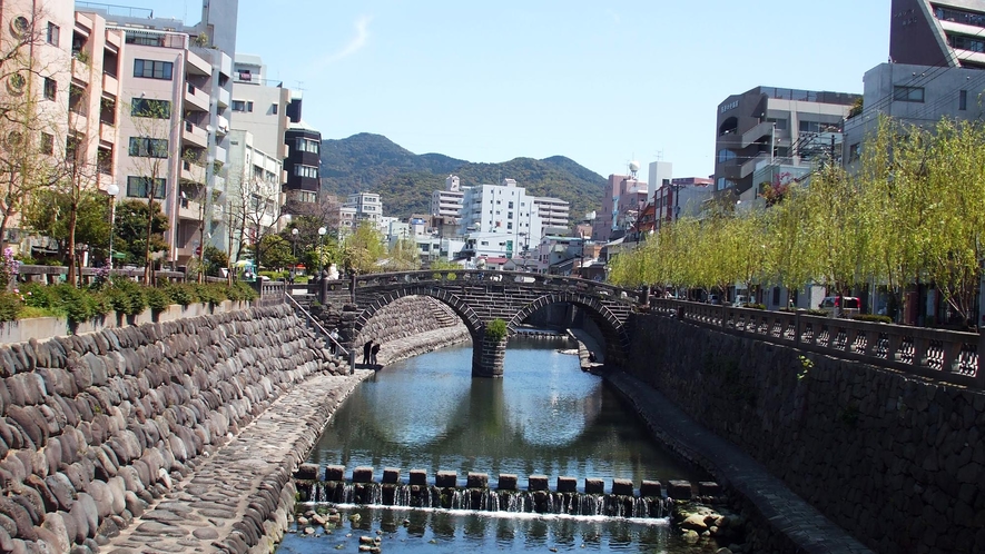 ◆長崎市内を流れる中島川にかかるアーチ橋、眼鏡橋。国の重要文化財にも指定されています。