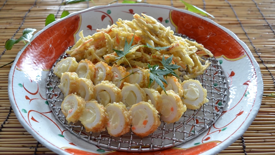 ◆朝食　ちくわと地野菜の天ぷら：竹輪にポテトサラダを詰めた竹輪サラダと野菜のてんぷらです。