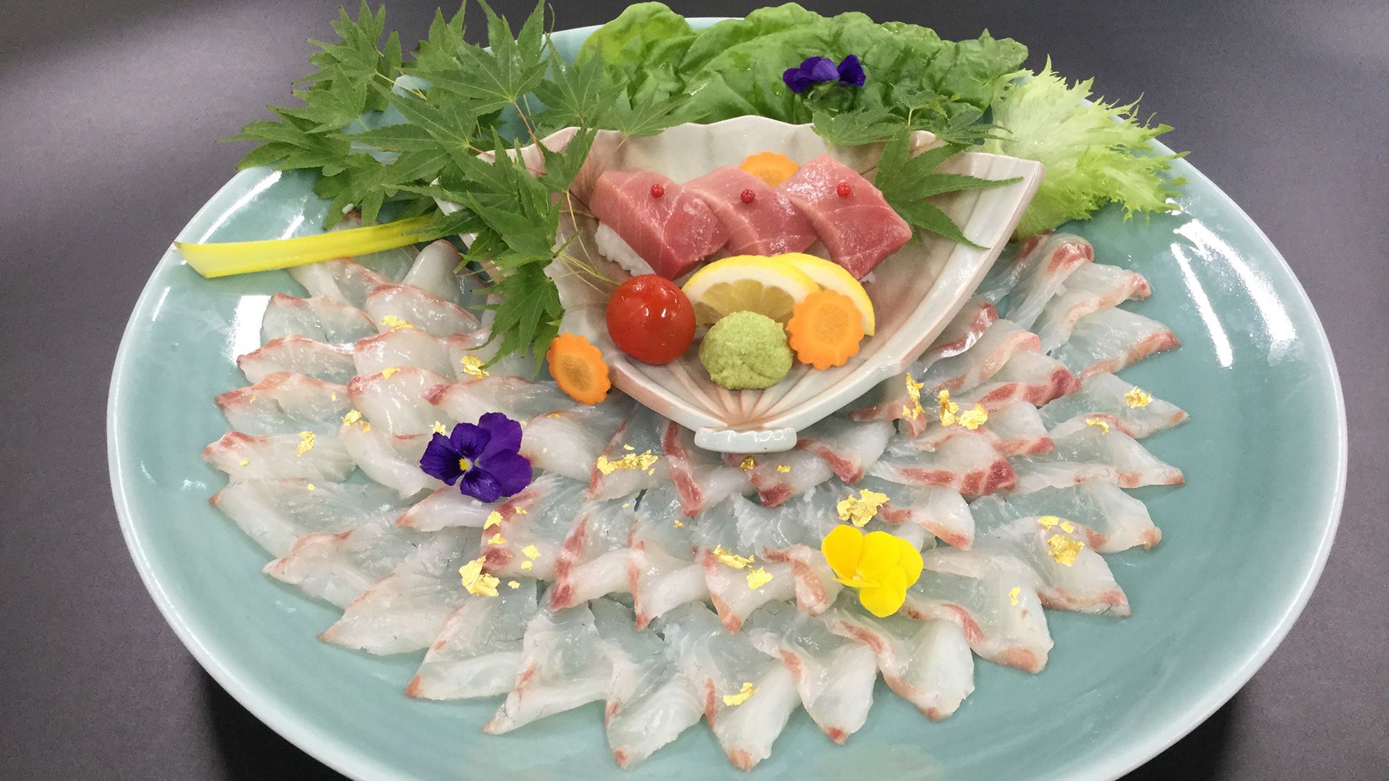 【12～2月卓袱 飛鳥】鯛薄造り　本鮪にぎり寿司