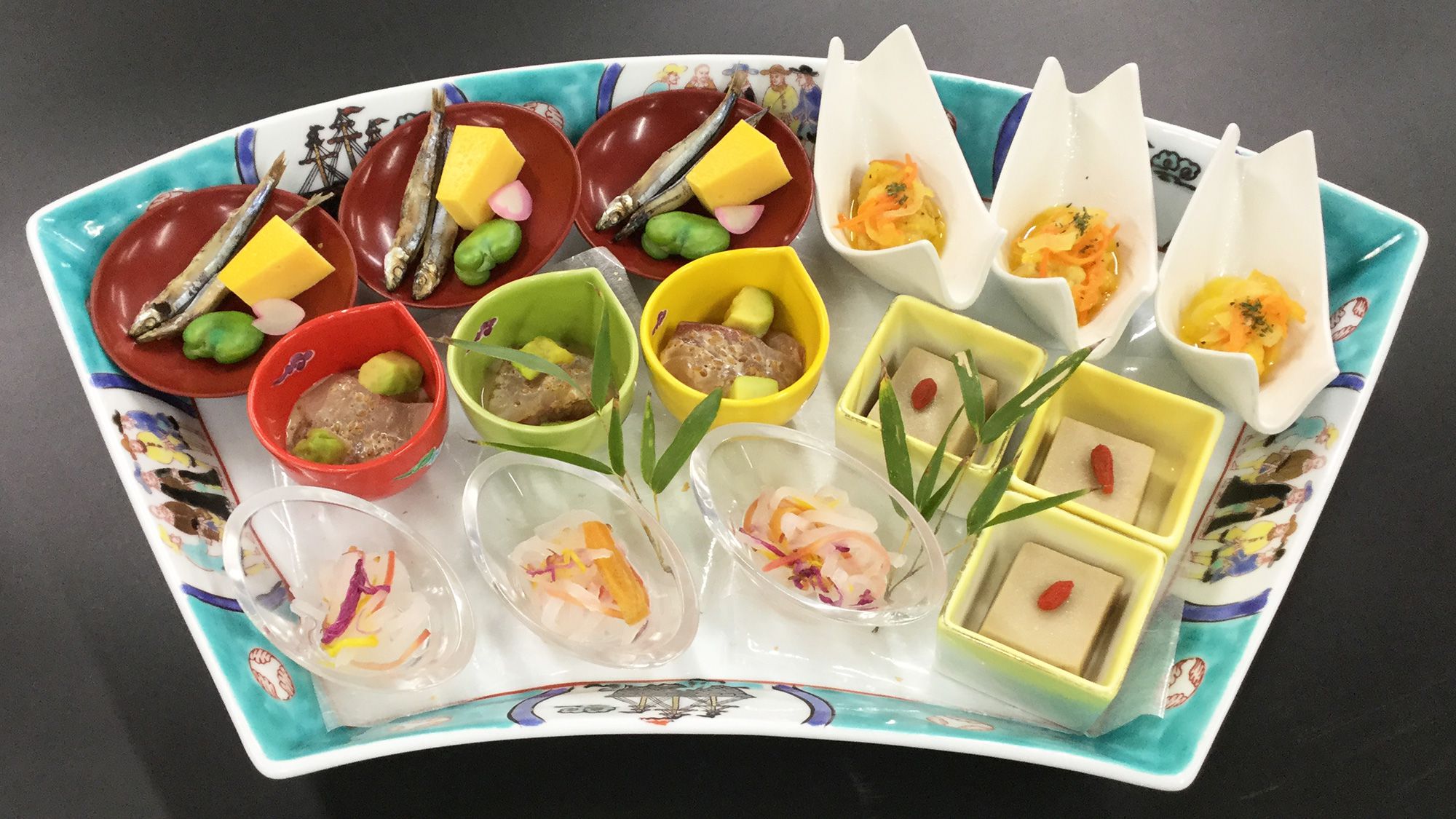 【6～8月卓袱 孔雀】前菜　胡麻鯵　白身魚の南蛮漬等